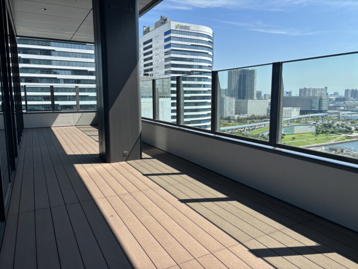 豊洲セイルパークの外部テラス